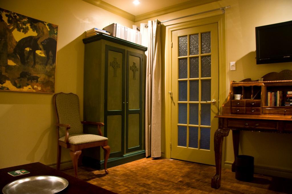 Le Cartier Bed And Breakfast Montreal Room photo