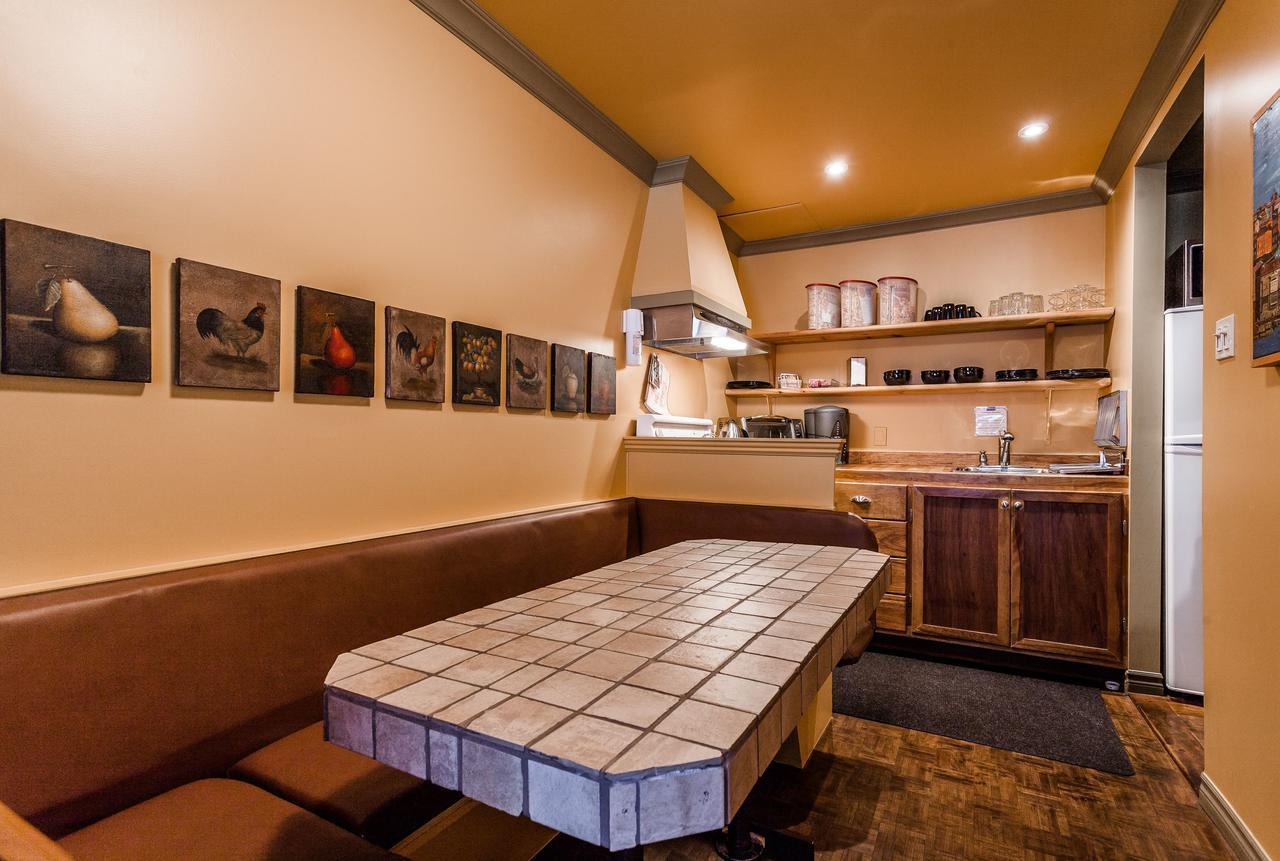 Le Cartier Bed And Breakfast Montreal Exterior photo